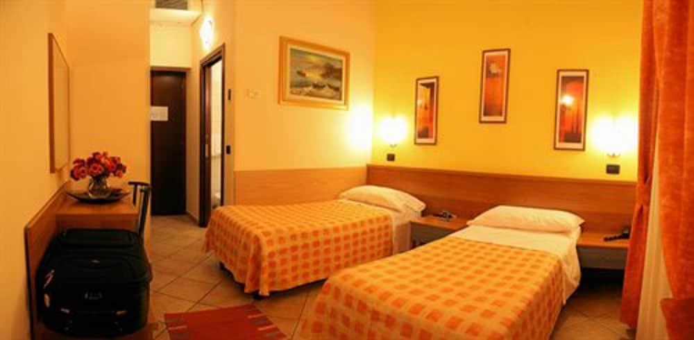 Hotel Sara Milan Exterior photo