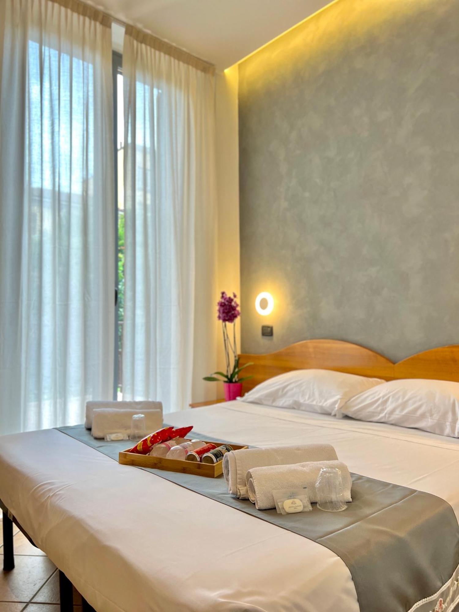 Hotel Sara Milan Exterior photo